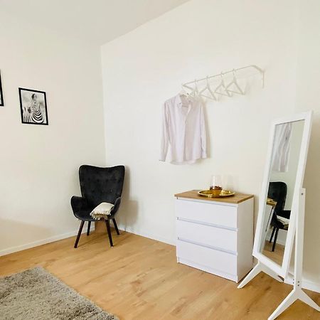 Stilvolles Apartment In Zentraler Lage - Smart-Tv, Queensize-Bett, Altbaustil, Kueche In City-Naehe Erfurt Luaran gambar