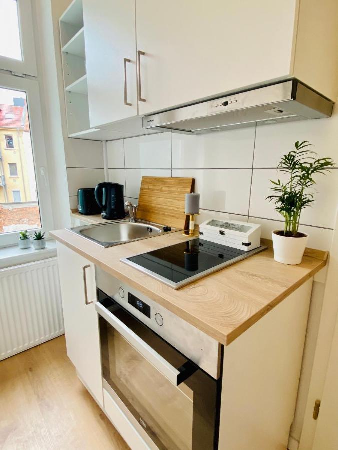 Stilvolles Apartment In Zentraler Lage - Smart-Tv, Queensize-Bett, Altbaustil, Kueche In City-Naehe Erfurt Luaran gambar